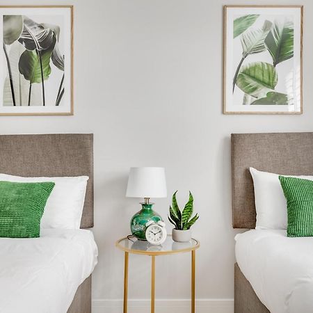 Executive 2 Bedroom Apt City Centre Free Pkg , Wifi By Tent Serviced Apartments Staines-upon-Thames Eksteriør bilde