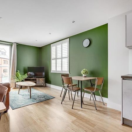 Executive 2 Bedroom Apt City Centre Free Pkg , Wifi By Tent Serviced Apartments Staines-upon-Thames Eksteriør bilde