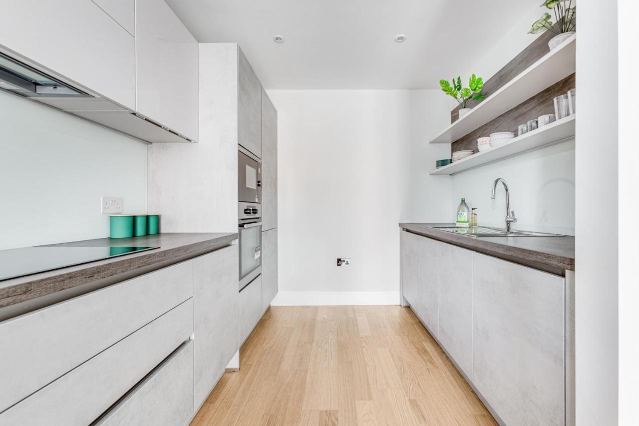 Executive 2 Bedroom Apt City Centre Free Pkg , Wifi By Tent Serviced Apartments Staines-upon-Thames Eksteriør bilde