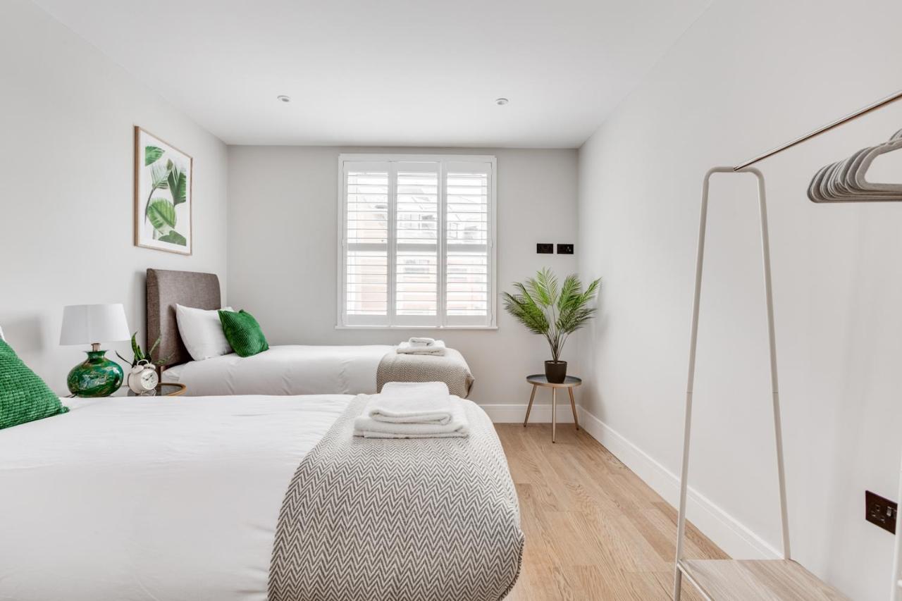 Executive 2 Bedroom Apt City Centre Free Pkg , Wifi By Tent Serviced Apartments Staines-upon-Thames Eksteriør bilde