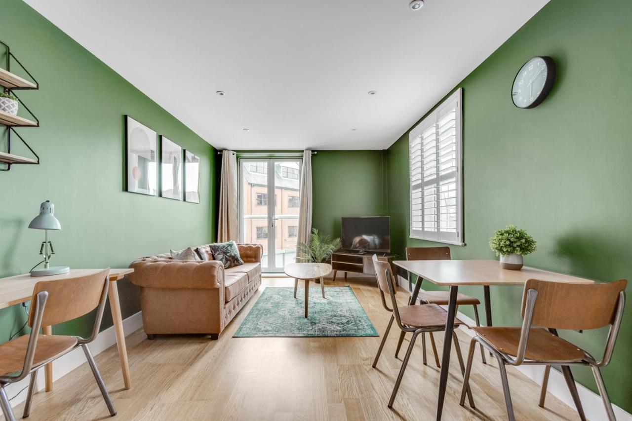 Executive 2 Bedroom Apt City Centre Free Pkg , Wifi By Tent Serviced Apartments Staines-upon-Thames Eksteriør bilde
