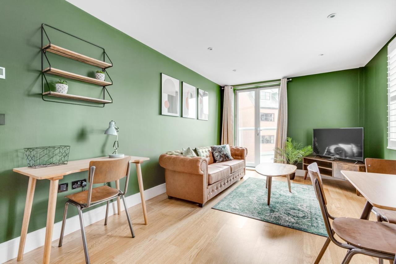 Executive 2 Bedroom Apt City Centre Free Pkg , Wifi By Tent Serviced Apartments Staines-upon-Thames Eksteriør bilde